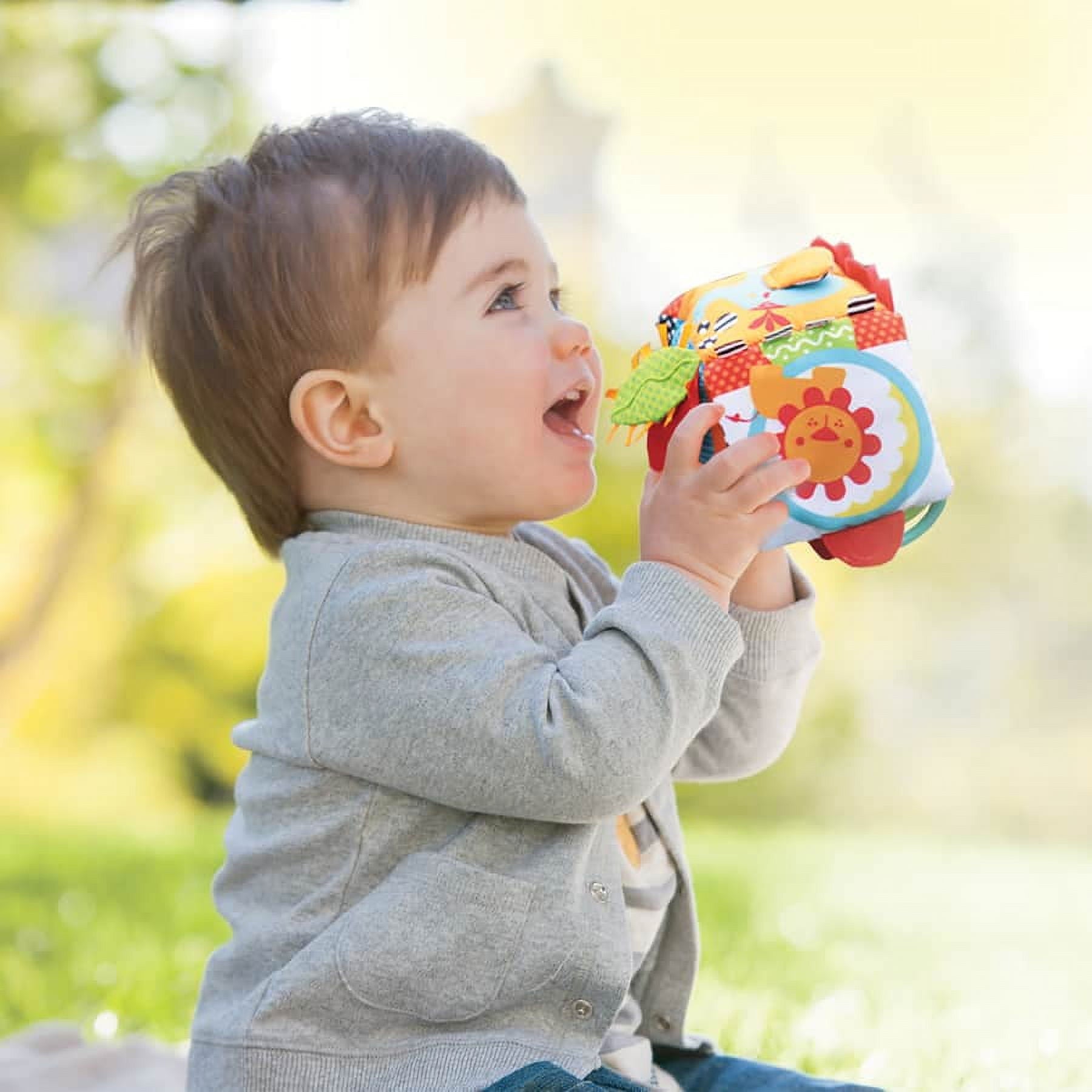 Infantino Big Top Discovery Cube with Clacker Rings, Plush Toy, Age Group 6-12 Months, Multicolor